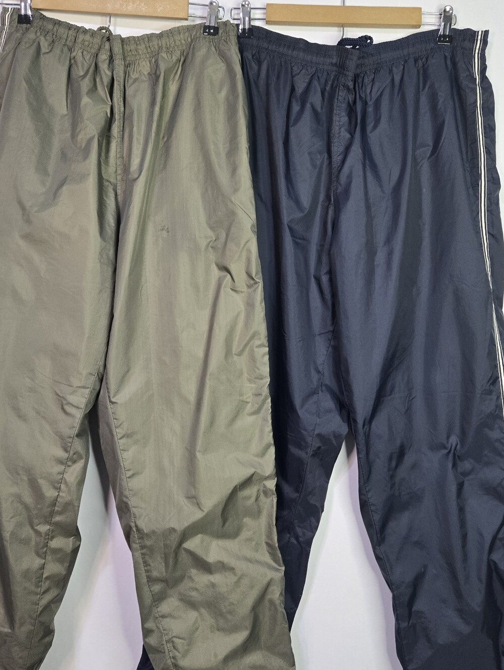 GAP-Bundle Of 2 Men's Sz L Athletic Mesh Lined Tie Waist Pants, 1 Navy & 1 Khaki